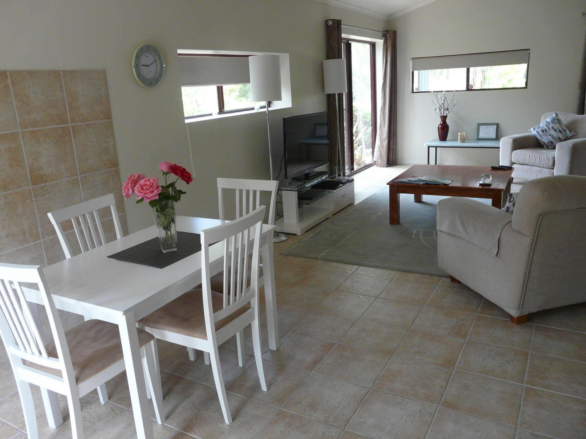 Granite Gardens Cottages & Lake Retreat สแตนธอร์ป ภายนอก รูปภาพ